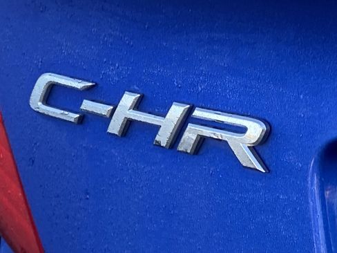 Used 2019 Toyota C-HR XLE image 5