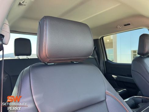 New 2026 Ford F350 Lariat w/ Black Appearance Package image 19