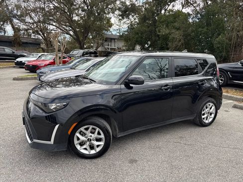Used 2023 Kia Soul LX w/ Option Group 015 FWD image 3