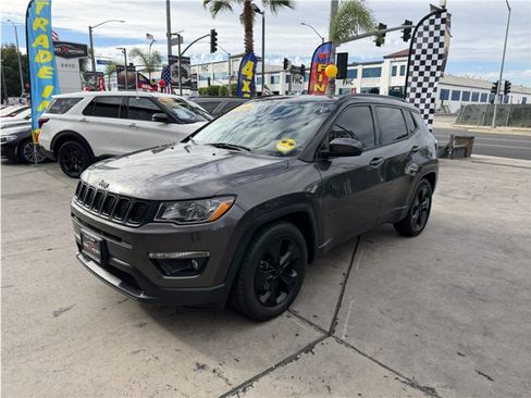 Used 2019 Jeep Compass Latitude FWD image 10