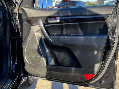 Used 2014 Kia Sorento SX w/ 3rd Row Package image 22