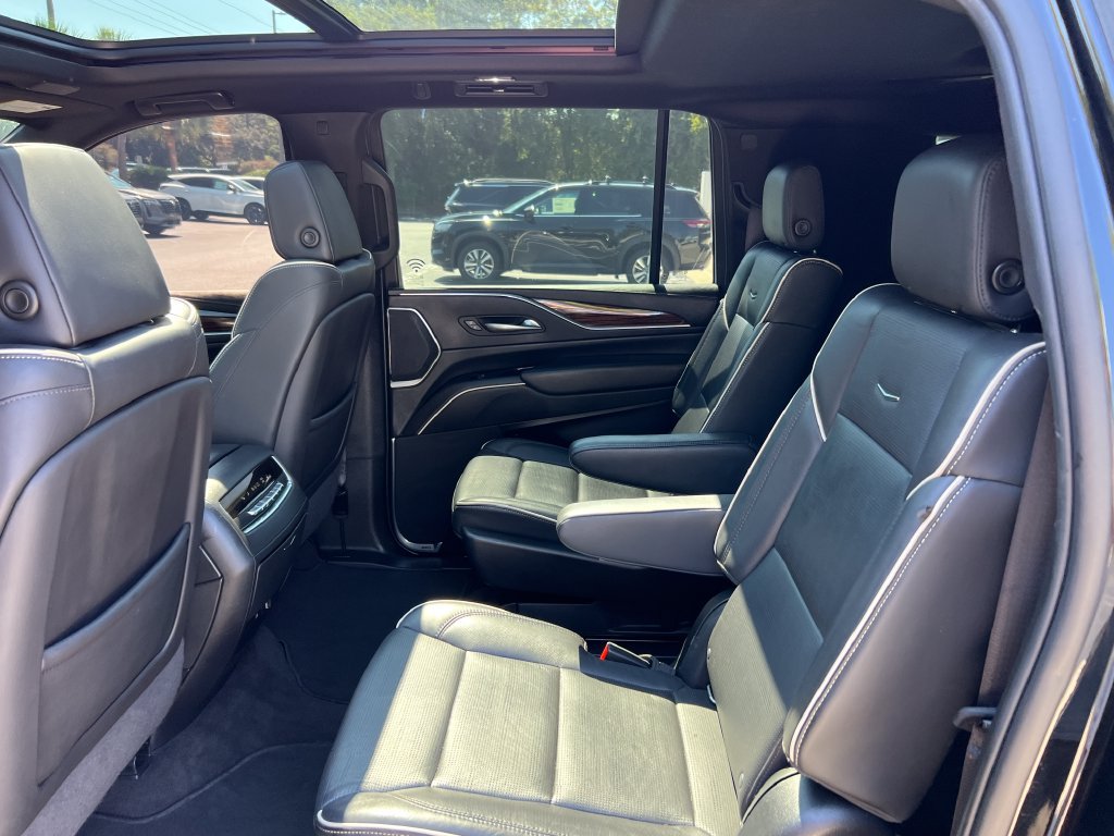 Used 2022 Cadillac Escalade ESV Premium Luxury RWD image 16