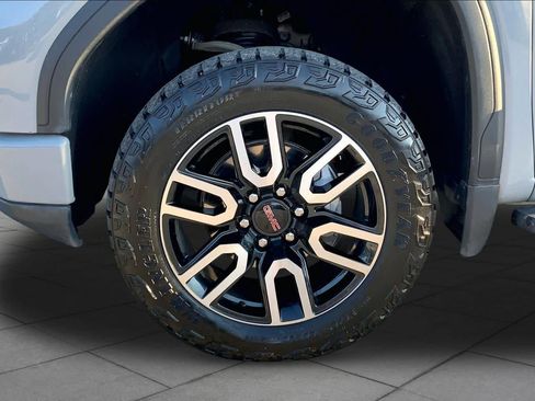 Used 2024 GMC Sierra 1500 AT4 w/ Technology Package AWD/4WD image 11