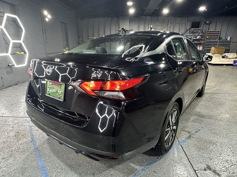 Used 2021 Nissan Versa SV image 5