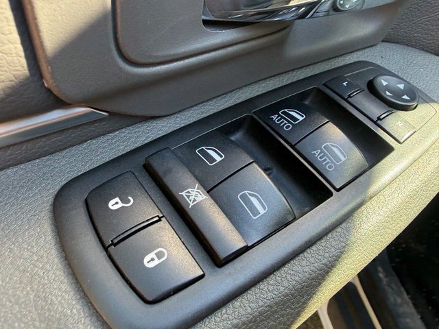 Used 2018 RAM 2500 SLT AWD/4WD image 14