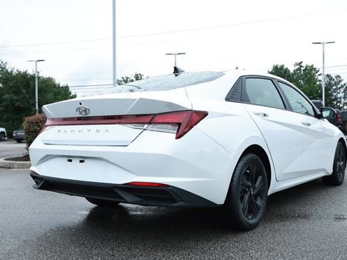 Used 2022 Hyundai Elantra SEL FWD image 6