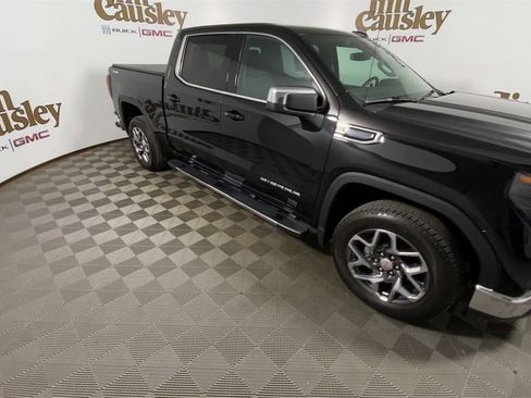 Used 2023 GMC Sierra 1500 SLE image 2