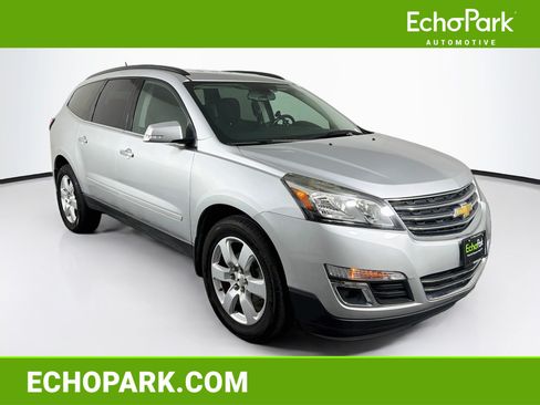 Used 2017 Chevrolet Traverse LT w/ Style and Technology Package FWD image 1
