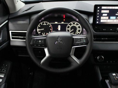 New 2026 Mitsubishi Outlander SE image 21