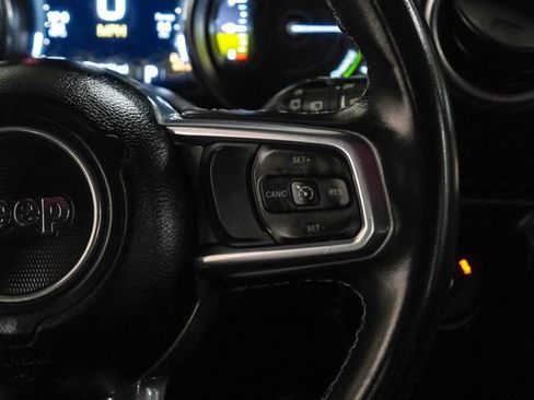 Used 2022 Jeep Wrangler Unlimited Sahara AWD/4WD image 18