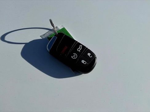 Used 2022 Jeep Compass Latitude image 10