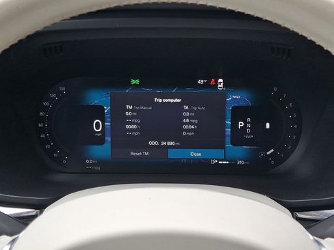 Certified 2023 Volvo XC60 B5 Plus image 21