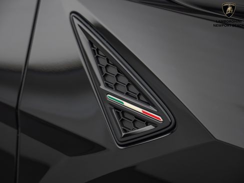 Used 2024 Lamborghini Urus S image 4