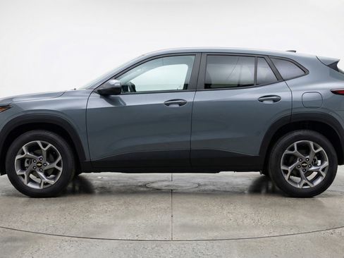 Used 2025 Chevrolet Trax LT FWD image 5