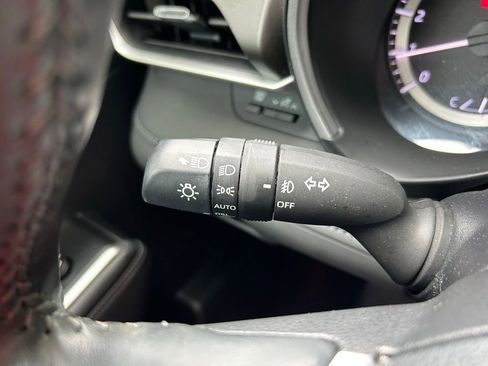 Used 2024 Toyota Highlander XLE FWD image 23