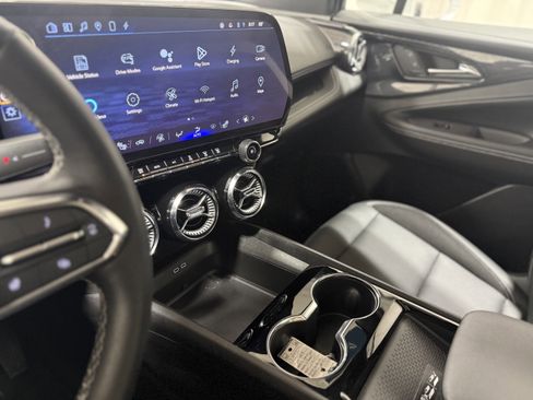 Used 2024 Chevrolet Blazer EV LT image 21