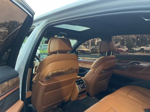 Used 2018 BMW 750i image 41