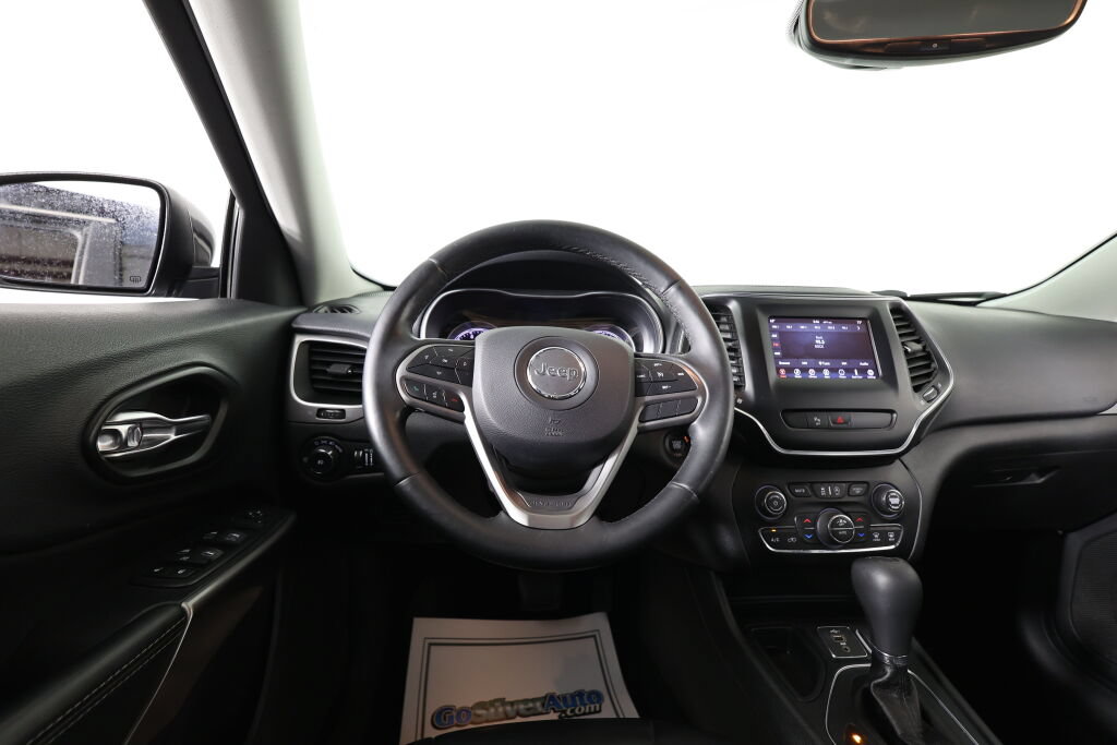 Used 2019 Jeep Cherokee Latitude Plus w/ Comfort/Convenience Group FWD image 30