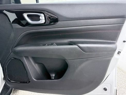 Used 2025 Jeep Compass Trailhawk AWD/4WD image 19