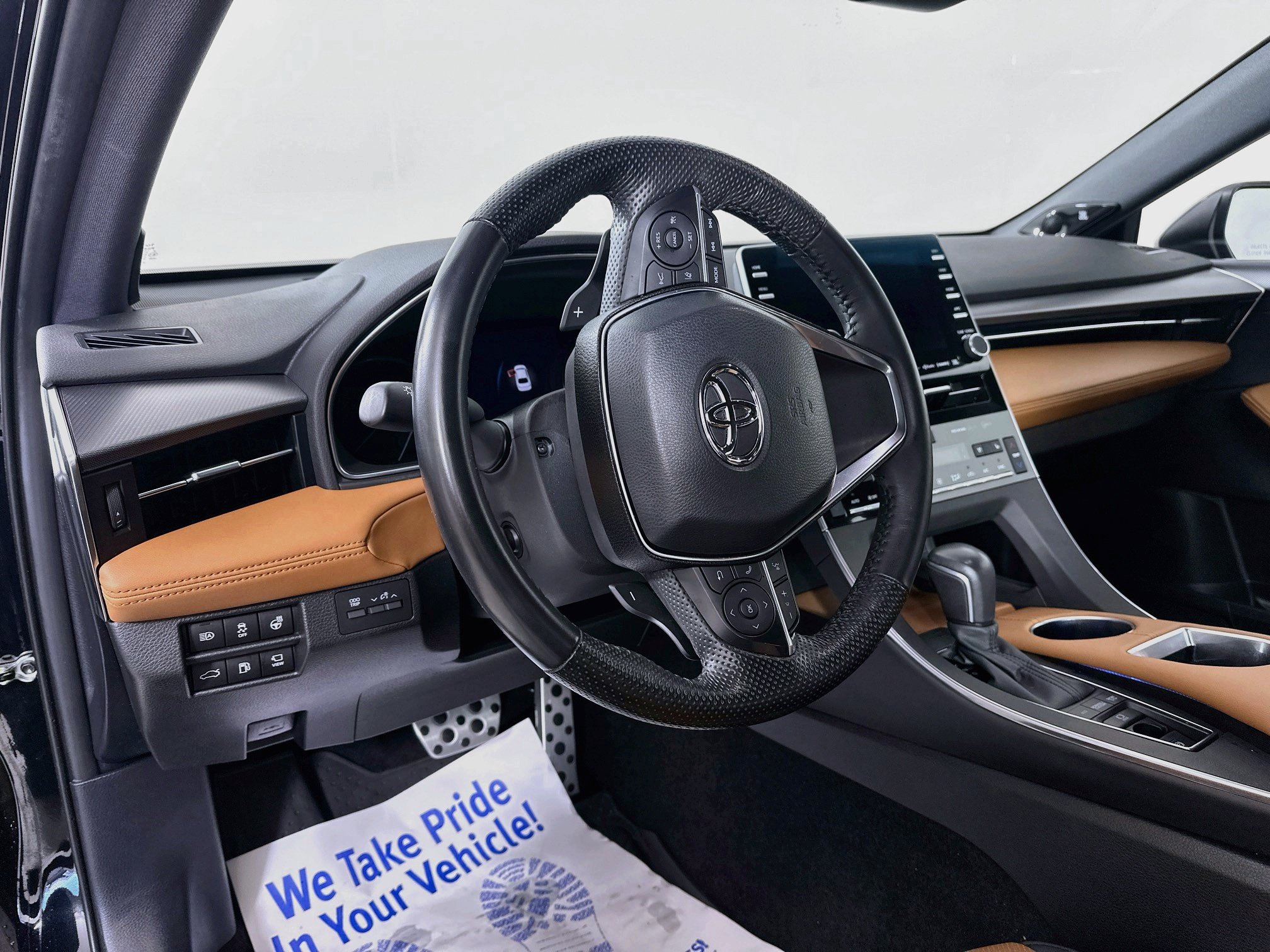 Used 2022 Toyota Avalon Touring w/ Advanced Safety Package FWD image 9