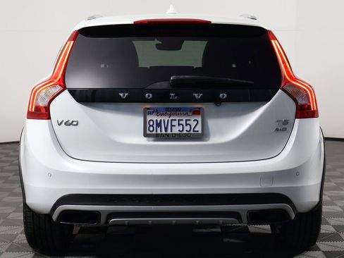 Used 2016 Volvo V60 T5 Cross Country w/ Convenience Package image 5