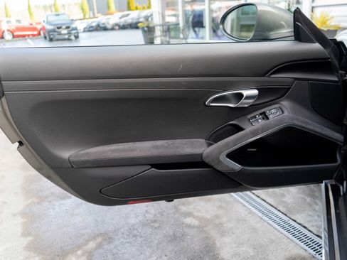 Used 2018 Porsche 718 Cayman GTS image 10