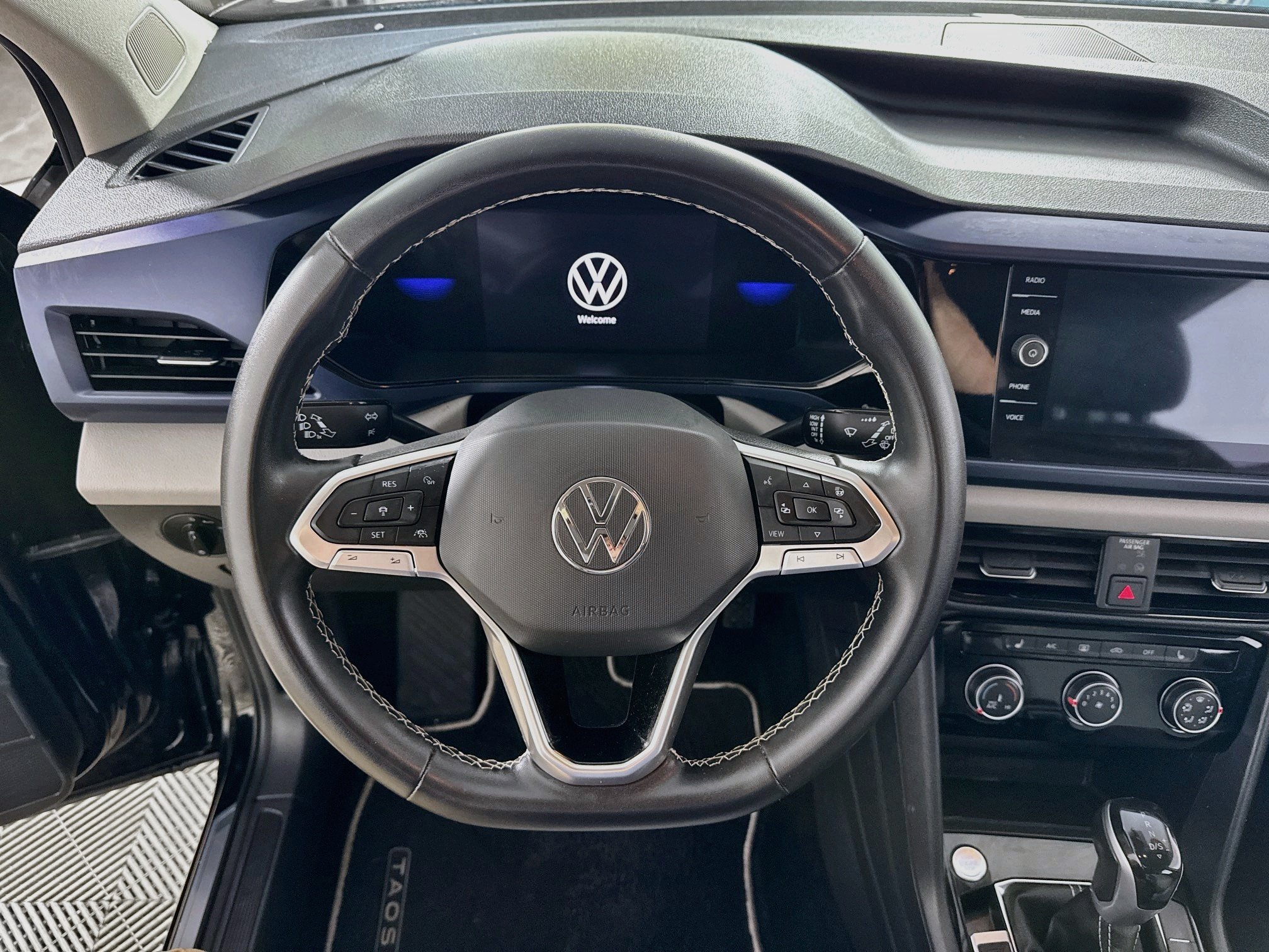 Used 2023 Volkswagen Taos SE AWD/4WD image 15