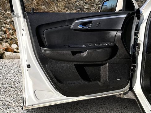 Used 2012 Chevrolet Traverse LT image 19