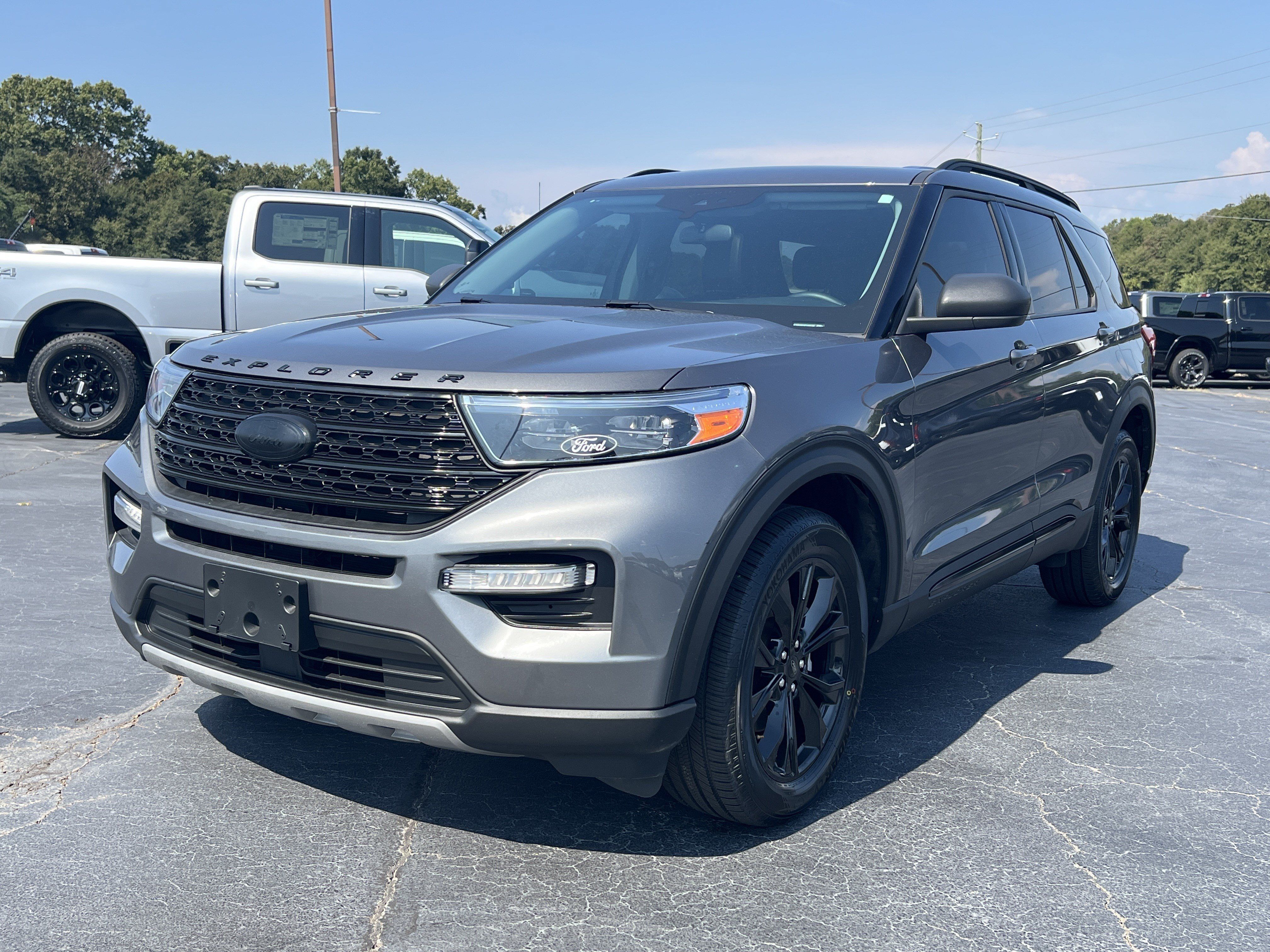 Used 2023 Ford Explorer XLT w/ Equipment Group 202A AWD/4WD image 2