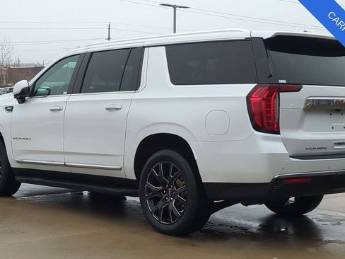 Used 2023 GMC Yukon XL SLT w/ SLT Premium Package image 3