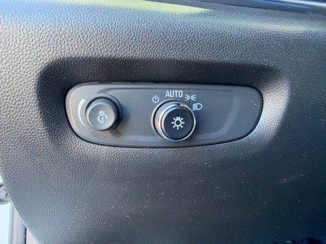 Used 2023 Chevrolet Traverse Premier FWD image 10