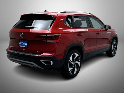 Used 2024 Volkswagen Taos SE w/ Panoramic Sunroof Package AWD/4WD image 5