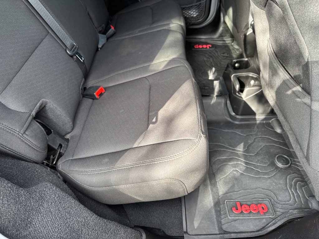Used 2022 Jeep Wrangler Unlimited Sahara w/ LED Lighting Group AWD/4WD image 22