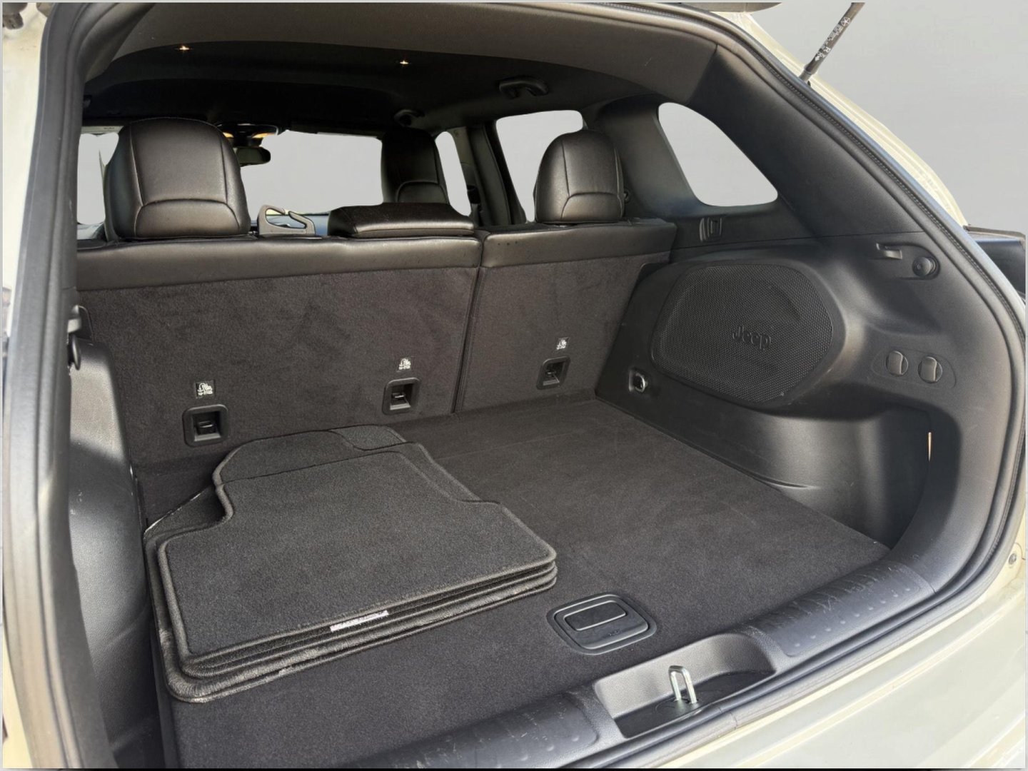 Used 2019 Jeep Cherokee High Altitude AWD/4WD image 17