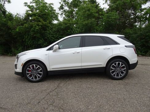 Certified 2023 Cadillac XT5 Sportv w/ Technology Package AWD/4WD image 2