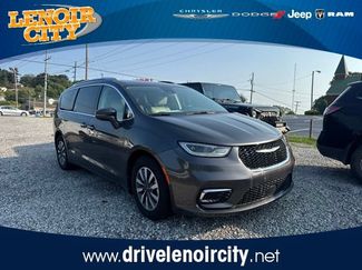Used 2021 Chrysler Pacifica Touring-L FWD video 1