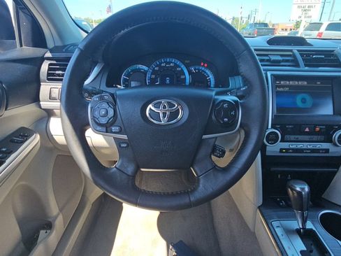 Used 2012 Toyota Camry XLE w/ Leather Pkg FWD image 10
