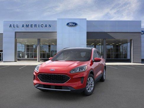 Certified 2022 Ford Escape SE w/ Convenience Package AWD/4WD image 2