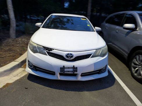Used 2013 Toyota Camry SE image 2