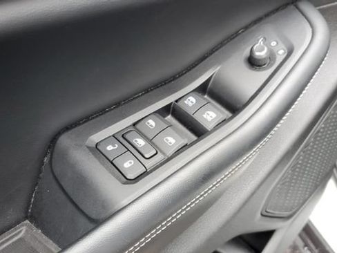 Certified 2023 Jeep Grand Cherokee Limited w/ Black Appearance Package AWD/4WD image 9