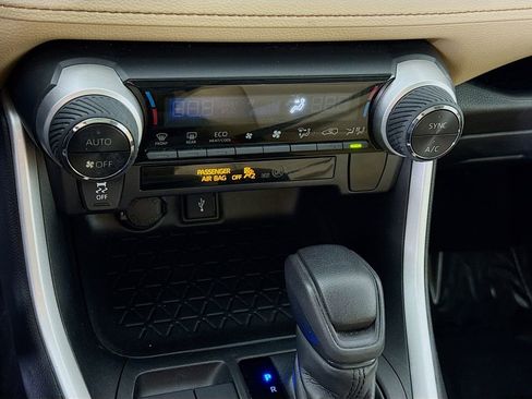 Certified 2020 Toyota RAV4 XLE w/ All Weather Liner Package image 8