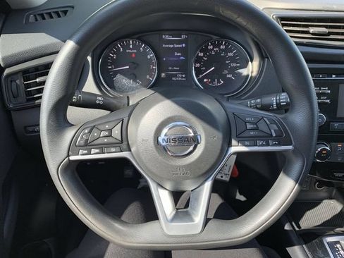 Used 2017 Nissan Rogue S FWD image 19