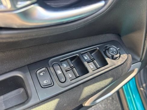 Used 2021 Jeep Renegade Latitude AWD/4WD image 13