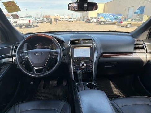 Used 2017 Ford Explorer Platinum image 14