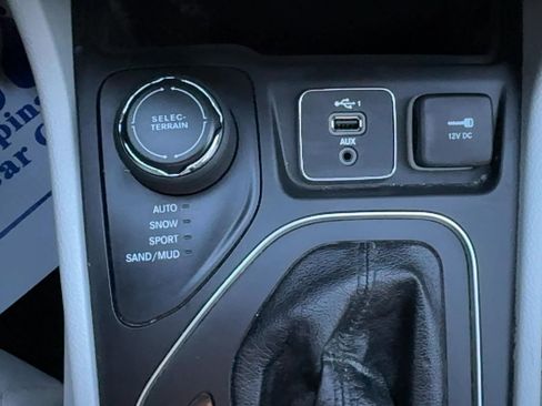 Used 2021 Jeep Cherokee Latitude Plus w/ Security Package image 27