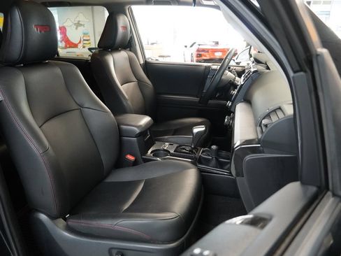Used 2020 Toyota 4Runner TRD Off-Road Premium w/ Moonroof Package AWD/4WD image 33