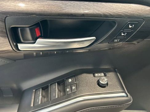 New 2026 Toyota Highlander Platinum AWD/4WD image 9