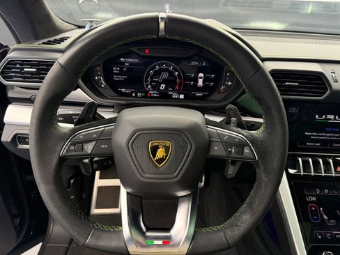 Used 2022 Lamborghini Urus AWD/4WD image 47