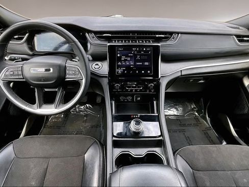 Used 2024 Jeep Grand Cherokee L Laredo image 7