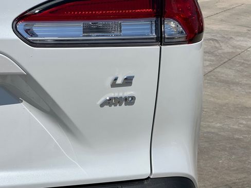 Certified 2025 Toyota Corolla Cross LE image 21